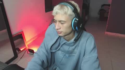 Snapshot of mattias_dantee chatting on 02.23.25 mattias online show from 02.23.25