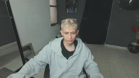 Snapshot of mattias_dantee chatting on 02.23.25 mattias online show from 02.23.25