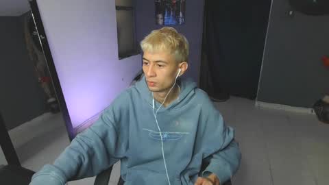 Snapshot of mattias_dantee chatting on 02.25.25 mattias online show from 02.25.25