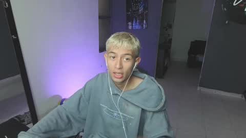 Snapshot of mattias_dantee chatting on 03.04.25 mattias online show from 03.04.25