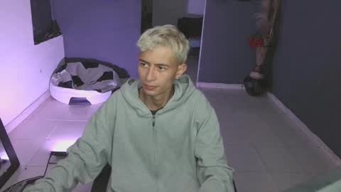 Snapshot of mattias_dantee chatting on 03.05.25 mattias online show from 03.05.25