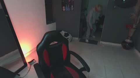 Snapshot of mattias_dantee chatting on 03.06.25 mattias online show from 03.06.25