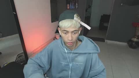 Snapshot of mattias_dantee chatting on 03.06.25 mattias online show from 03.06.25