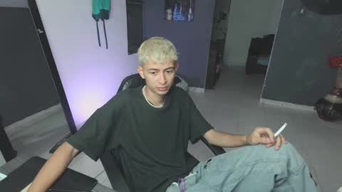 Snapshot of mattias_dantee chatting on 03.07.25 mattias online show from 03.07.25