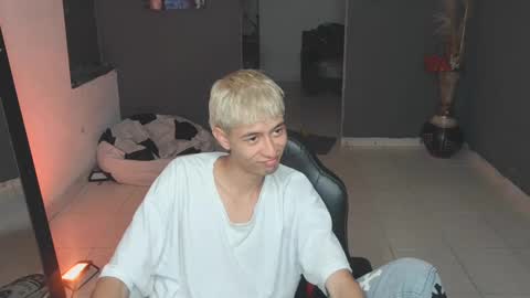 Snapshot of mattias_dantee chatting on 03.10.25 mattias online show from 03.10.25