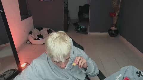 Snapshot of mattias_dantee chatting on 03.11.25 mattias online show from 03.11.25