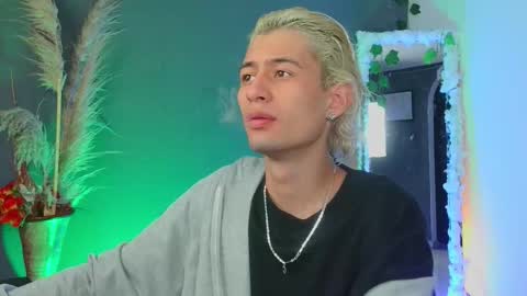 Snapshot of mattias_dantee chatting on 10.02.25 mattias online show from 10.02.25