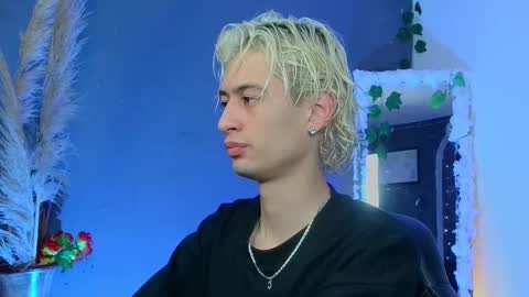 Snapshot of mattias_dantee chatting on 10.04.25 mattias online show from 10.04.25