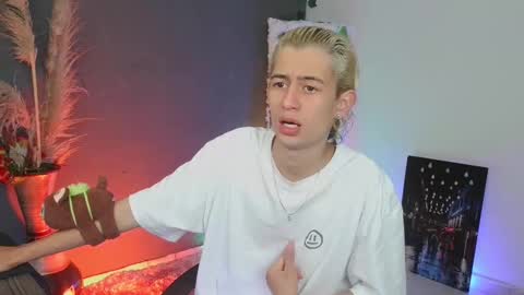 Snapshot of mattias_dantee chatting on 10.07.25 mattias online show from 10.07.25