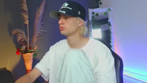 Snapshot of mattias_dantee chatting on 10.09.25 mattias online show from 10.09.25