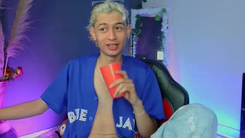 Snapshot of mattias_dantee chatting on 10.12.25 mattias online show from 10.12.25