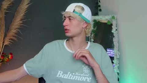 Snapshot of mattias_dantee chatting on 10.14.25 mattias online show from 10.14.25