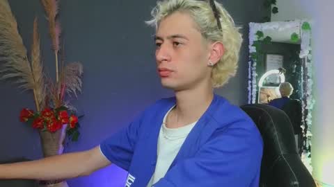 Snapshot of mattias_dantee chatting on 10.18.25 mattias online show from 10.18.25