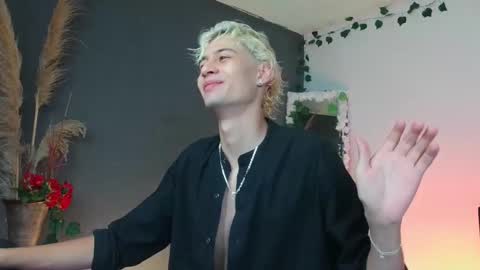 Snapshot of mattias_dantee chatting on 10.19.25 mattias online show from 10.19.25