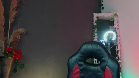 Snapshot of mattias_dantee chatting on 10.21.25 mattias online show from 10.21.25