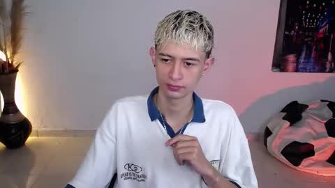 Snapshot of mattias_dantee chatting on 11.30.25 mattias online show from 11.30.25