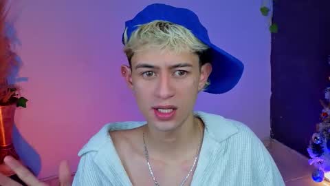 Snapshot of mattias_dantee chatting on 12.15.25 mattias online show from 12.15.25