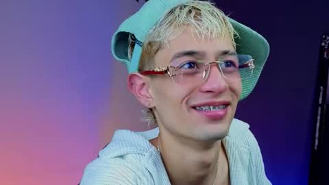 Snapshot of mattias_dantee chatting on 12.23.25 mattias online show from 12.23.25