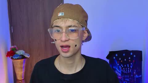 Snapshot of mattias_dantee chatting on 03.17.26 mattias online show from 03.17.26