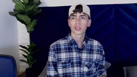 Snapshot of mattideluca chatting on 12.04.24 Matti online show from 12.04.24