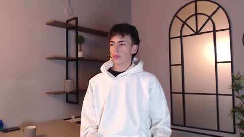 Snapshot of mattideluca chatting on 12.10.24 Matti online show from 12.10.24