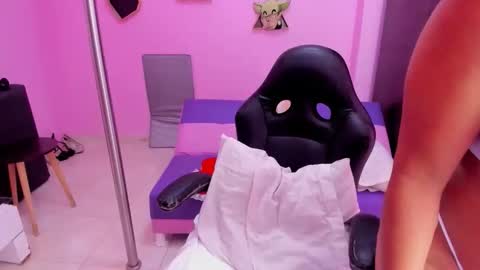 Snapshot of mature_bitch_monster_ass chatting on 04.11.26 call me mommy online show from 04.11.26