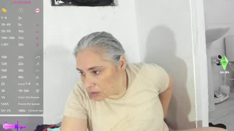 Snapshot of mature_gold1 chatting on 05.15.26 danna mature online show from 05.15.26