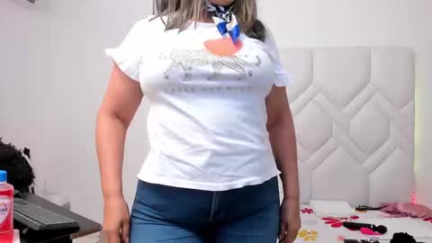 Snapshot of mature_hard_ chatting on 10.01.25 ISABEL online show from 10.01.25