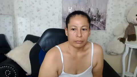 Snapshot of mature_martina_ chatting on 06.19.26 Martina online show from 06.19.26