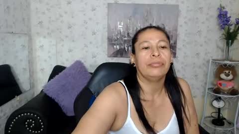 Snapshot of mature_martina_ chatting on 06.26.26 Martina online show from 06.26.26