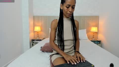 Snapshot of mature_vayolet chatting on 01.19.25 Vayolet Castro online show from 01.19.25