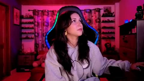 Hilary online show from 05.26.26