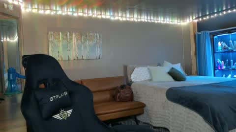 Snapshot of mavismable chatting on 08.01.26 mavismable online show from 08.01.26