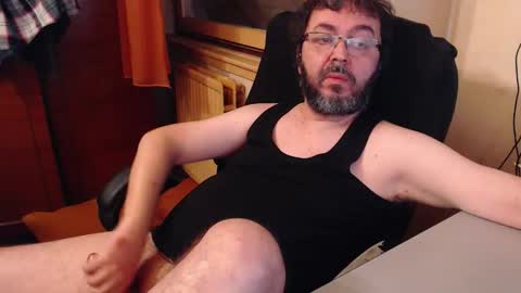 Snapshot of max818k chatting on 11.16.25 Max online show from 11.16.25