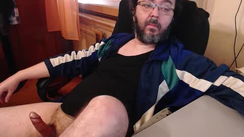 Snapshot of max818k chatting on 11.30.25 Max online show from 11.30.25