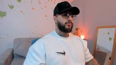 Snapshot of max_dic1 chatting on 11.01.25 max D. online show from 11.01.25