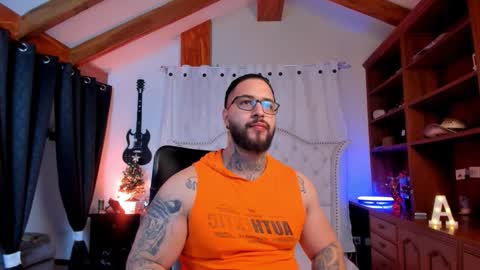 Snapshot of max_dic1 chatting on 11.30.25 max D. online show from 11.30.25