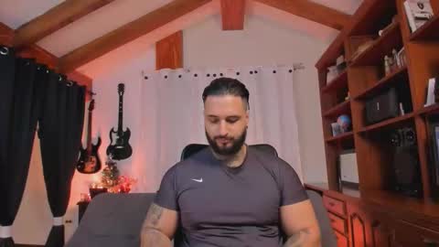 Snapshot of max_dic1 chatting on 12.20.25 max D. online show from 12.20.25