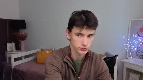 Snapshot of max_foks chatting on 12.18.25 Max online show from 12.18.25