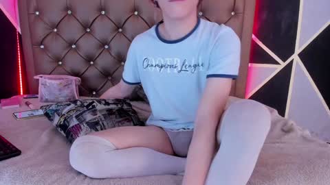 Snapshot of max_lover1 chatting on 12.20.24 Max lover1 online show from 12.20.24