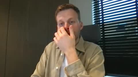 Snapshot of max_straight_1 chatting on 11.25.25 Max take off clothes online show from 11.25.25