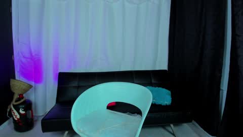 Snapshot of max_wild01 chatting on 01.20.25 MAX online show from 01.20.25