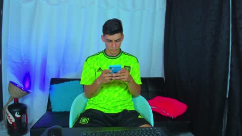 Snapshot of max_wild01 chatting on 01.27.25 MAX online show from 01.27.25