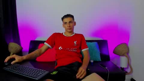 Snapshot of max_wild01 chatting on 09.23.25 MAX online show from 09.23.25