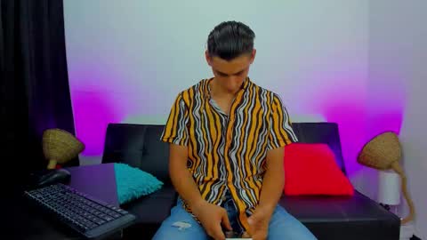 Snapshot of max_wild01 chatting on 09.25.25 MAX online show from 09.25.25