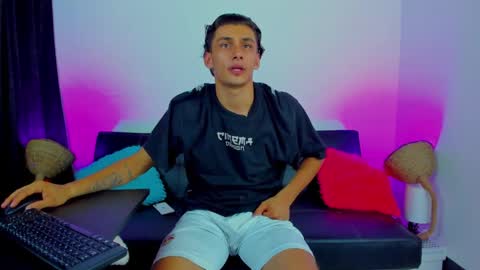 Snapshot of max_wild01 chatting on 09.30.25 MAX online show from 09.30.25