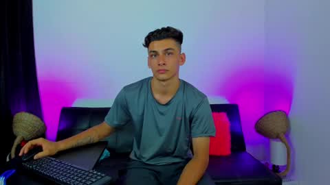 Snapshot of max_wild01 chatting on 10.07.25 MAX online show from 10.07.25