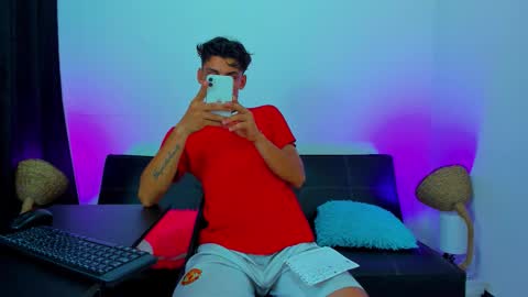 Snapshot of max_wild01 chatting on 10.13.25 MAX online show from 10.13.25