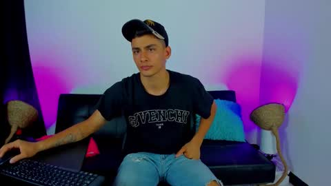 Snapshot of max_wild01 chatting on 10.31.25 MAX online show from 10.31.25