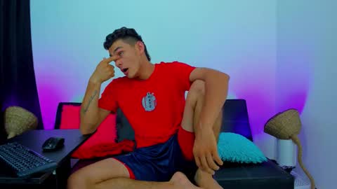 Snapshot of max_wild01 chatting on 11.07.25 MAX online show from 11.07.25